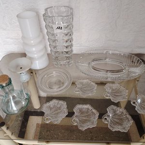 Lote de Cristalería: Aceitera, Floreros, Copetinero y Platos Decorativos - imagen 3