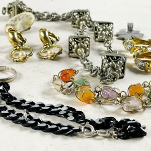 Lote de 8 piezas: Pulseras, caravanas y anillo - imagen 3