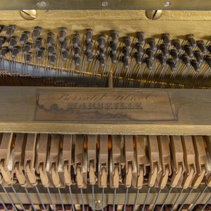 Piano Vertical Boisselo con Banqueta Giratoria - Detalles en Madera - imagen 4