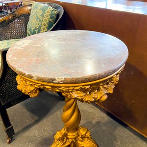Mesa Auxiliar Antigua con Tapa de Mármol y Base Dorada Estilo Luis XV - imagen 3
