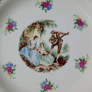Plato de Porcelana Vintage Boch Frères La Louvière Escena Galante con Bordes Dorados - imagen 3