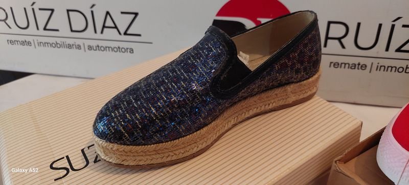 Zapatos de cuero en caja con diferentes tamaños - imagen 2