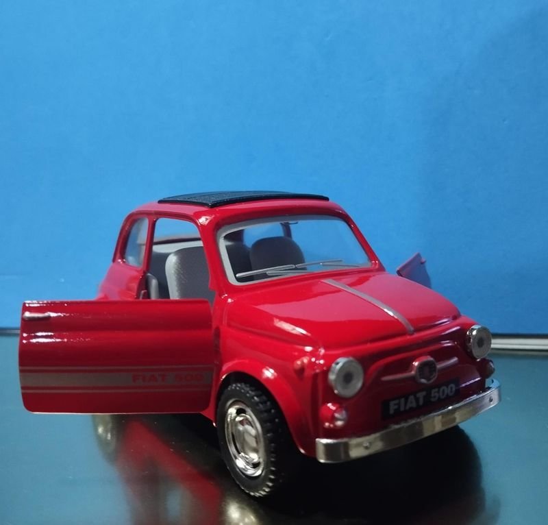 Auto Coleccionable Fiat 500, Escala 1/24 - imagen 4
