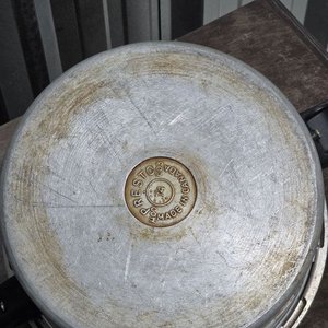 Olla a Presión de Aluminio con Asas Negras - imagen 5