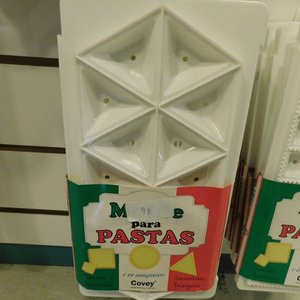 Lote siguiente: Molde para pasta ravioles o sorrentinos