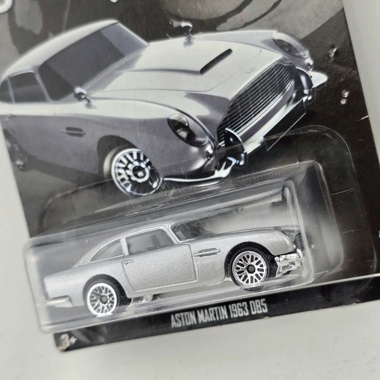 Hot Wheels James Bond Skyfall Aston Martin DB5 1963 - imagen 2