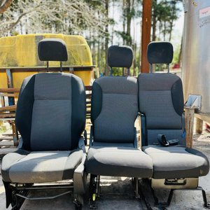 Lote siguiente: Juego de 3 Butacas para Auto Peugeot