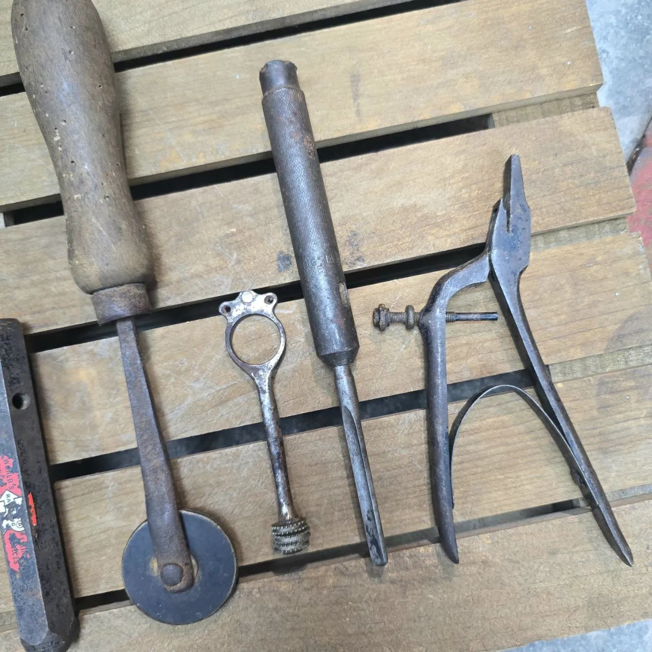 Conjunto de herramientas vintage para trabajo - imagen 2