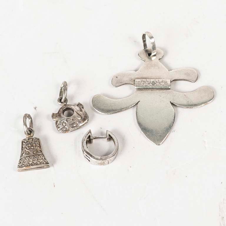 Lote anterior: Colgante de plata y accesorios