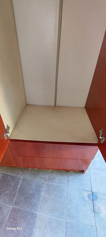 Ropero de tres puertas en buen estado - imagen 6