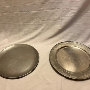 Lote de dos piezas de metal para servicio de mesa o decoración - imagen 1