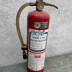 Lote siguiente: Extintor Yatey a Polvo ABC