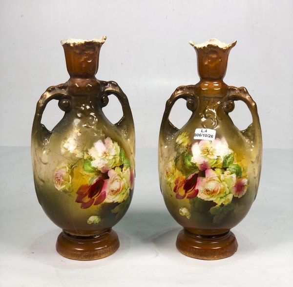 Par de Floreros Vintage de Porcelana con Flores y Asas - imagen 1