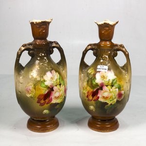 Lote anterior: Par de Floreros Vintage de Porcelana con Flores y Asas