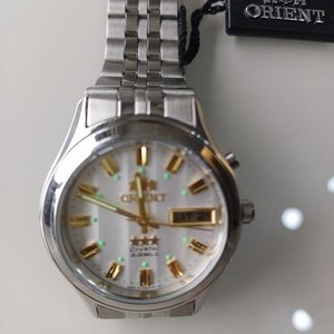 Reloj Orient Automático Acero Inoxidable Esfera Plateada con Detalles Verdes - imagen 10