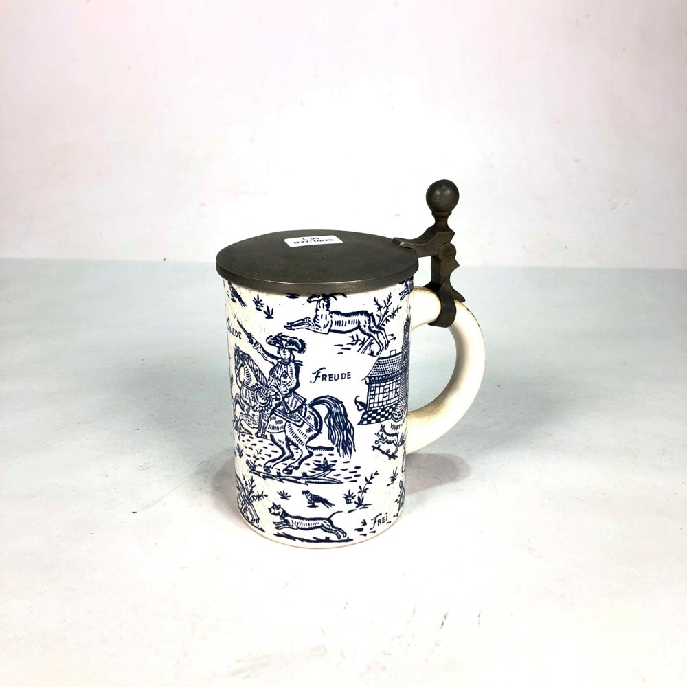 Jarra de Cerveza Vintage con Tapa de Metal y Diseño Azul y Blanco