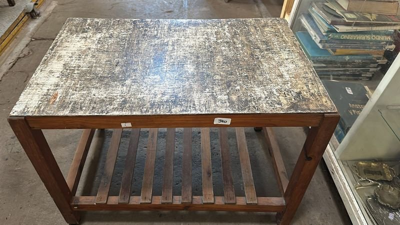 MESA RATONA EN MADERA CON ESTANTES - imagen 2