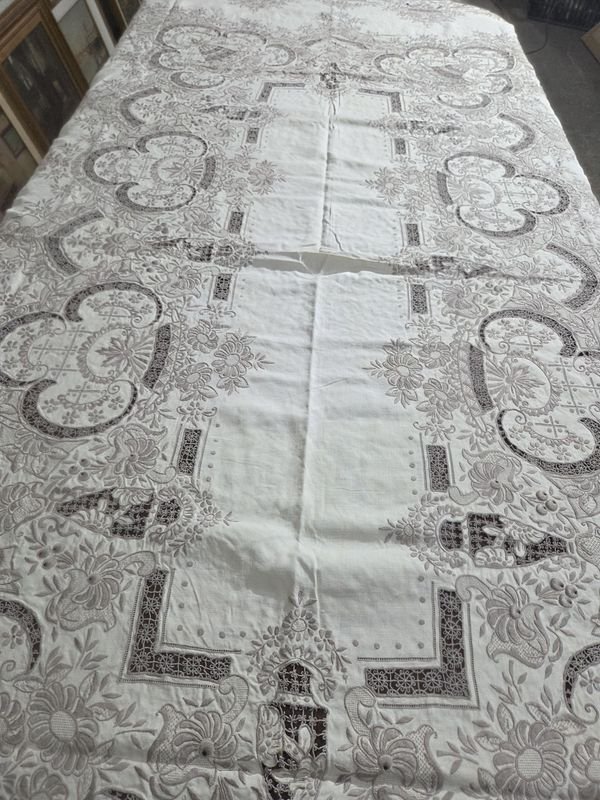 Mantel Mayorca Bordado con 12 Servilletas - imagen 8