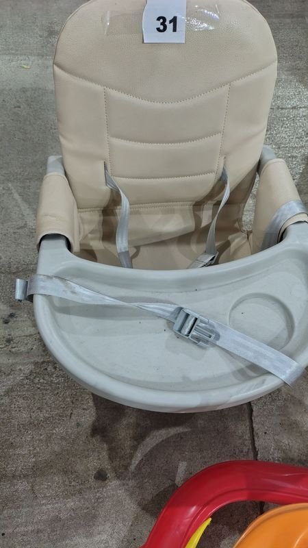 Lote siguiente: Silla de comer para niños en buen estado