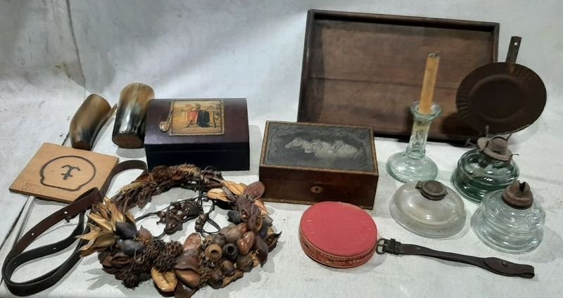Colección de objetos antiguos y decorativos - imagen 1
