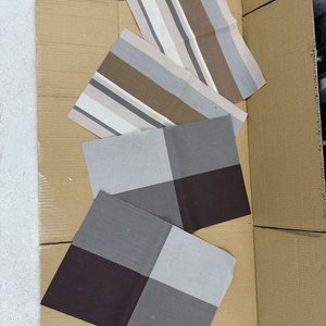 Lote siguiente: Set de 4 Individuales de Mesa Diseño Combinado