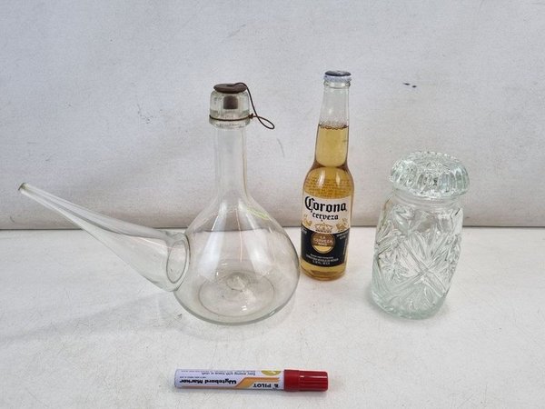 Set de 2 Piezas de Vidrio: Botellón Vertedor Tipo Porrón con Tapón y Pote Labrado con Tapa - imagen 1