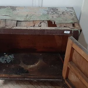 Mueble antiguo de madera con una puerta para restaurar - imagen 3