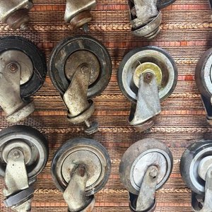 Lote de 12 Ruedas Giratorias Metálicas y de Goma - imagen 2
