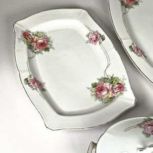 Conjunto de Porcelana Bavaria: Guisera y Dos Bandejas con Decoración de Rosas - imagen 5
