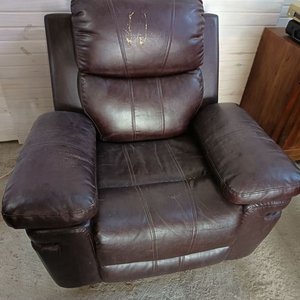 Sillón Reclinable y Mecedor de Cuero Marrón Oscuro - imagen 1