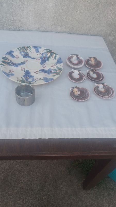 Lote siguiente: Fuente y Salero Metal Decorativo