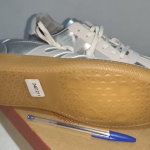 Zapatillas Deportivas Plateadas Eco Cuero Náutico Talle 43 - imagen 4