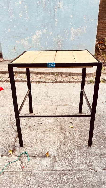 MESA DE HIERRO TAPA MADERA - imagen 2