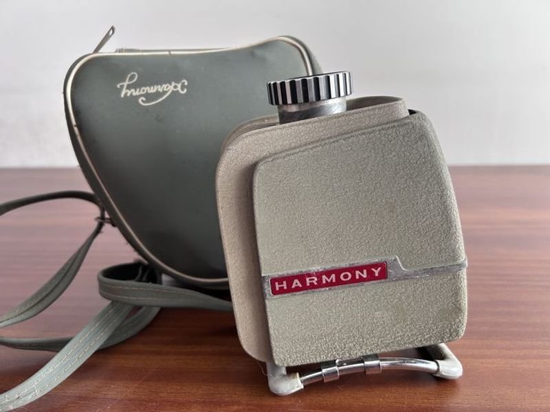 Lote anterior: Proyector de diapositivas antiguo Armony con estuche