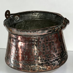 Lote anterior: Olla Antigua de Cobre Martillado con Asas