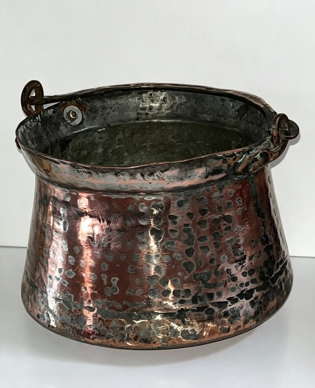 Olla Antigua de Cobre Martillado con Asas