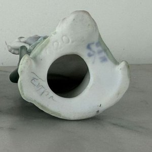Figura Antigua de Porcelana Niña con Pañuelo - Gebruder Heubach - imagen 5