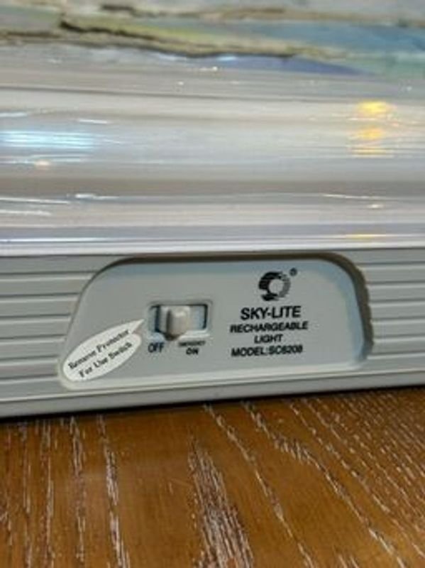 Lámpara de emergencia a batería - imagen 2