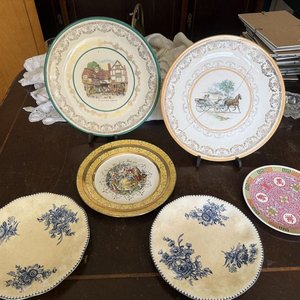 Lote de Platos Decorativos de Colección - imagen 9