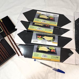 Juego de Vajilla para Sushi: 5 Platos de Pizarra Negra y 10 Palillos Metálicos Reutilizables - imagen 3