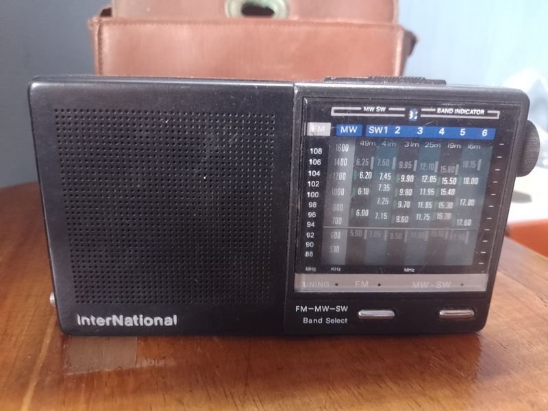 Radio Vintage con Caja de Cuero