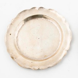 Dos Platitos de Plata con Detalles Decorativos - imagen 2