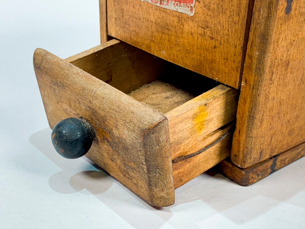 Molinillo en caja de madera con detalles - imagen 3