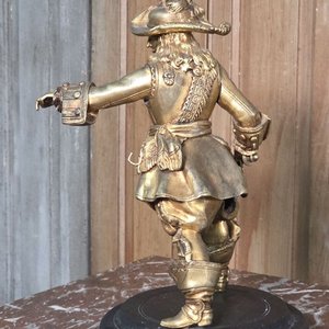 Figura de Mosquetero en Bronce con Base de Madera - 33cm - imagen 5