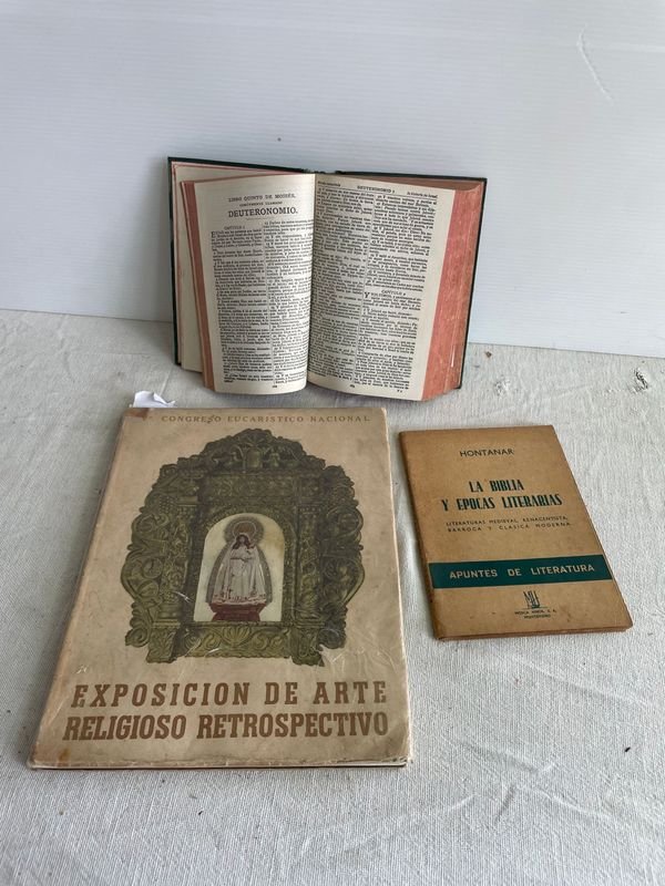 Exposición de Arte Religioso Retrospectivo y Biblias Antiguas