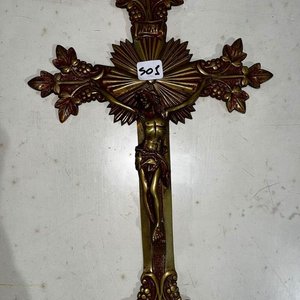 Crucifijo de Bronce con Portaretrato y Adorno - imagen 2