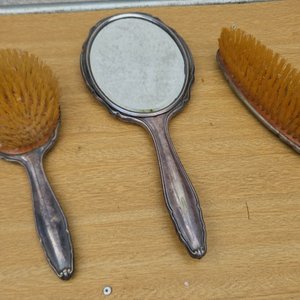 Antiguo Juego de Tocador con Espejo Biselado y Cepillos - imagen 2