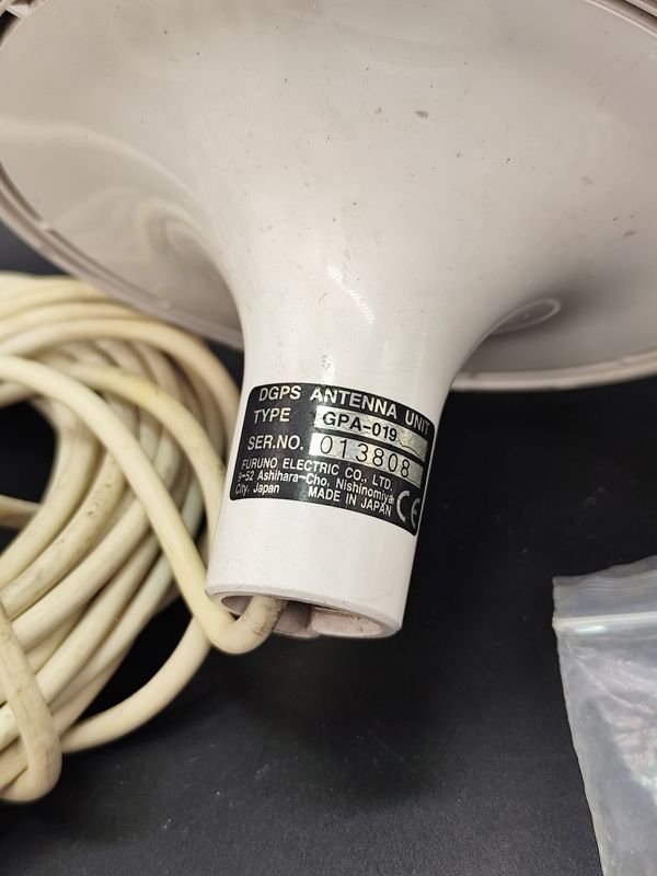 Antena Furuno con cable y 2 tipos de terminales - imagen 4
