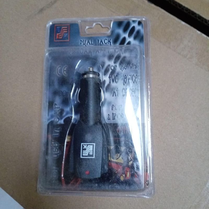 Cargador para auto con dos puertos USB - imagen 5