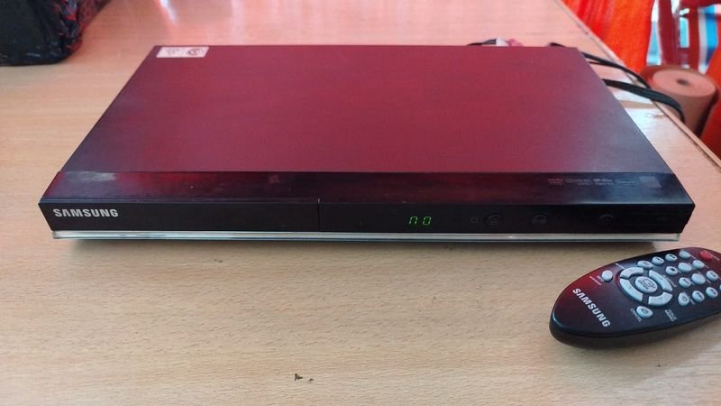 Lote siguiente: DVD Samsung Funcionando con control - Reparación y Mantenimiento